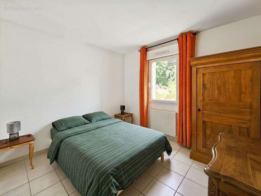 A vendre à Uzès - Appartement T3 65m² + 2 stationnements - photo 7