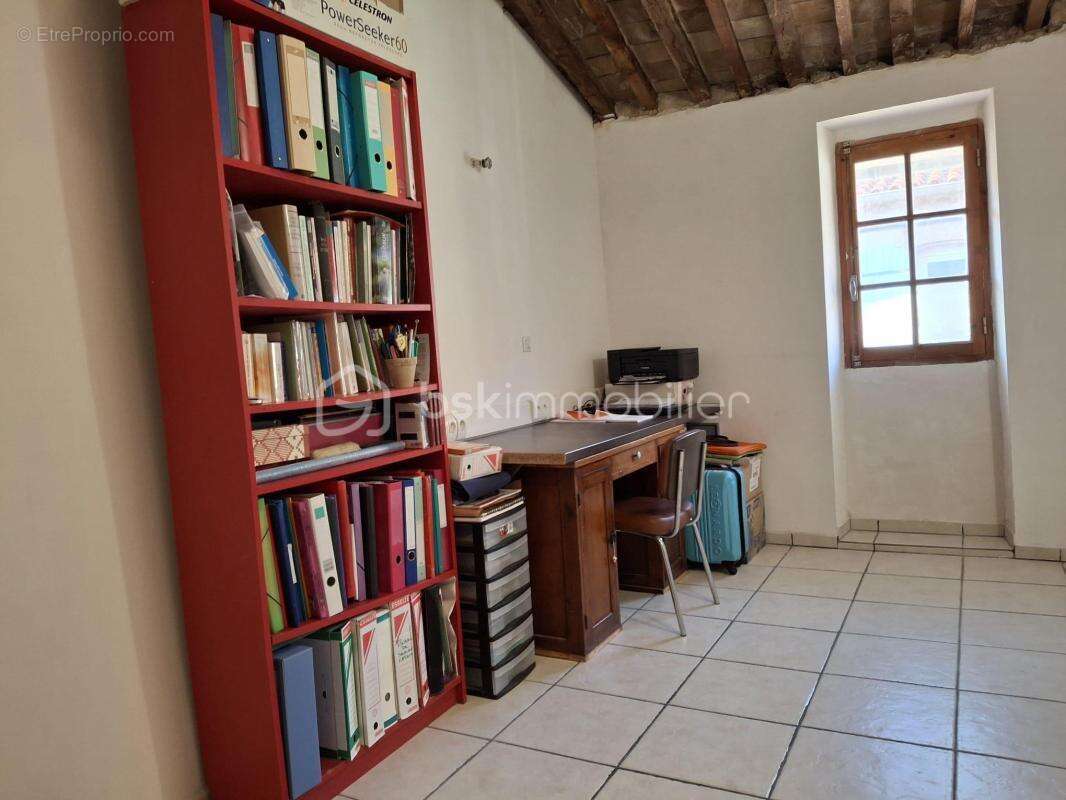 RARE – Grande maison de village 203 m² + local commercial + terrasse – Saint-Chamas Port - photo 8