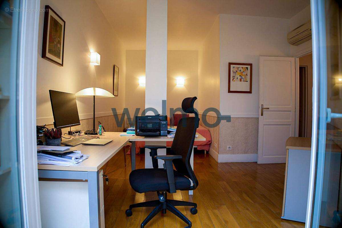 Appartement à NEUILLY-SUR-SEINE