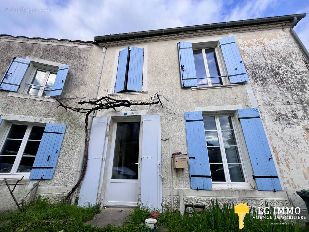 Maison à MORTAGNE-SUR-GIRONDE