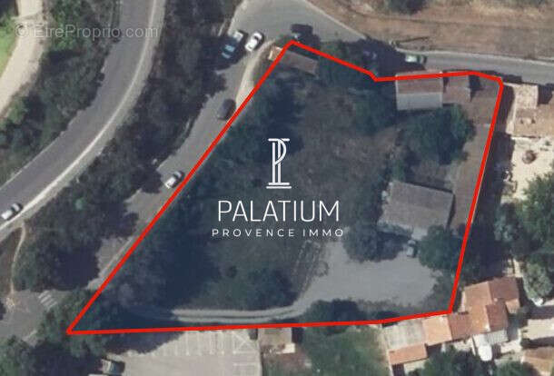 Terrain à SALON-DE-PROVENCE