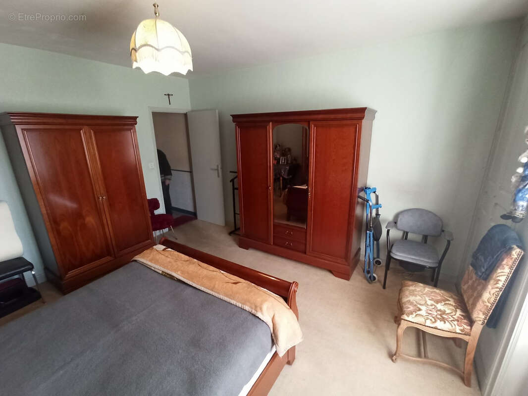 Commerce à AIXE-SUR-VIENNE