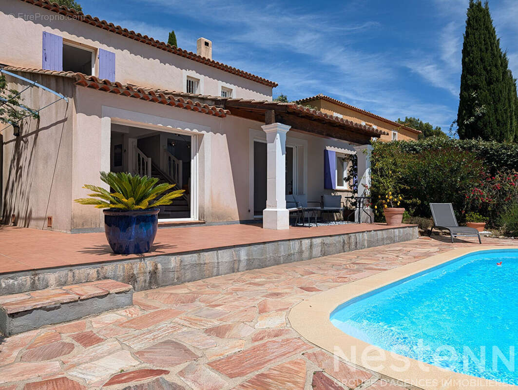 Maison avec vue exceptionnelle à vendre à La Londe-les-Maures - Secteur Valcros - photo 12