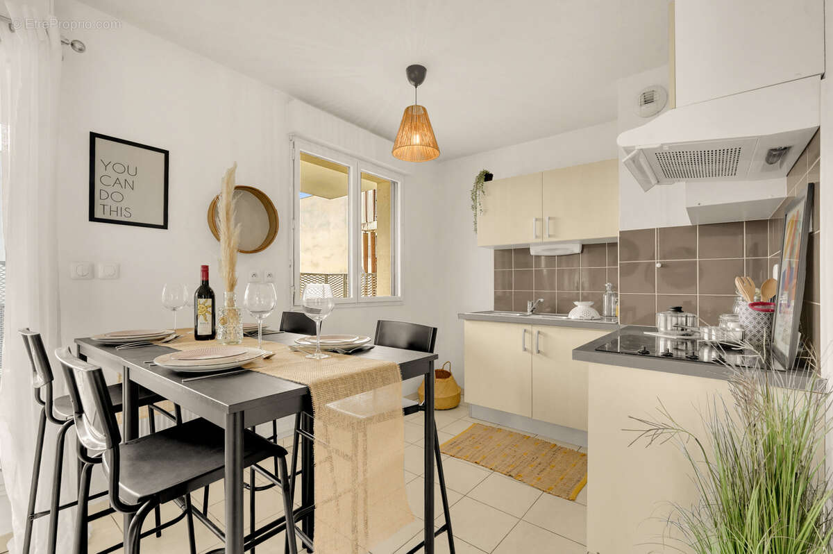 Appartement à BEAUZELLE