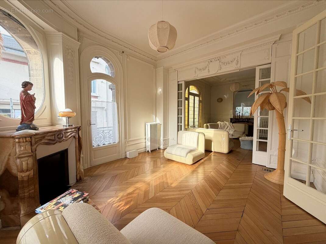 SALON  - Maison à REIMS