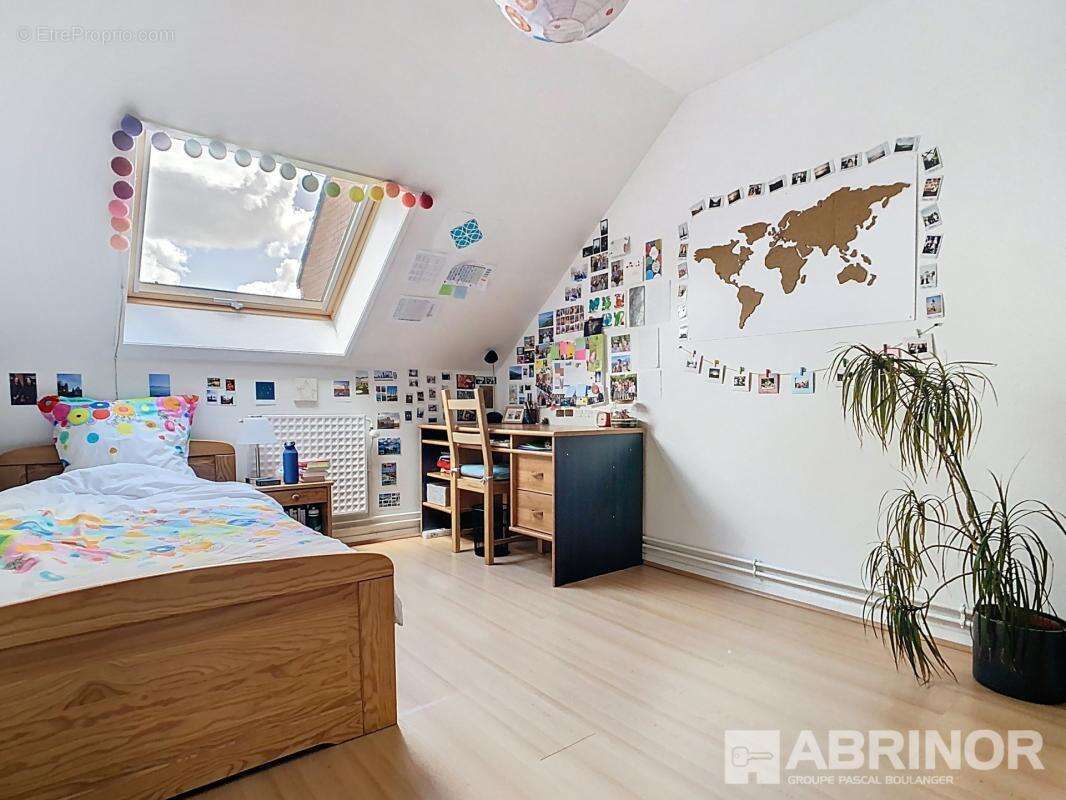 Maison 4 chambres, jardin, garage et stationnement - photo 7