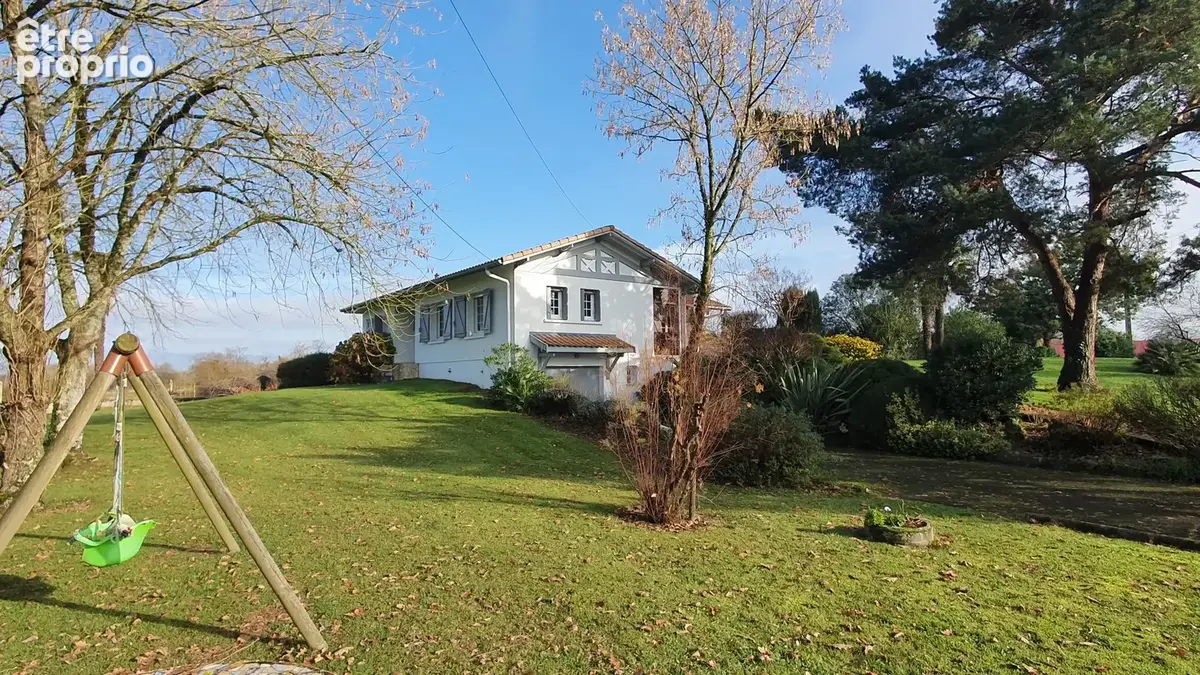 À vendre à Hagetmau (40) : grande maison avec 9 pièces - photo 2