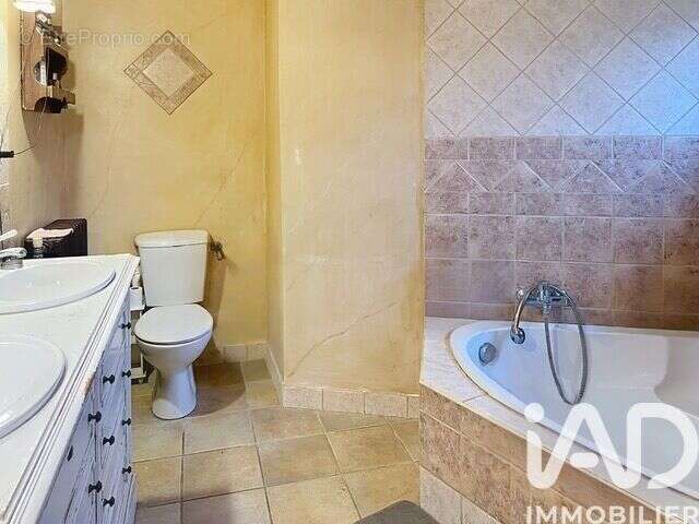 Photo 9 - Maison à MENERBES