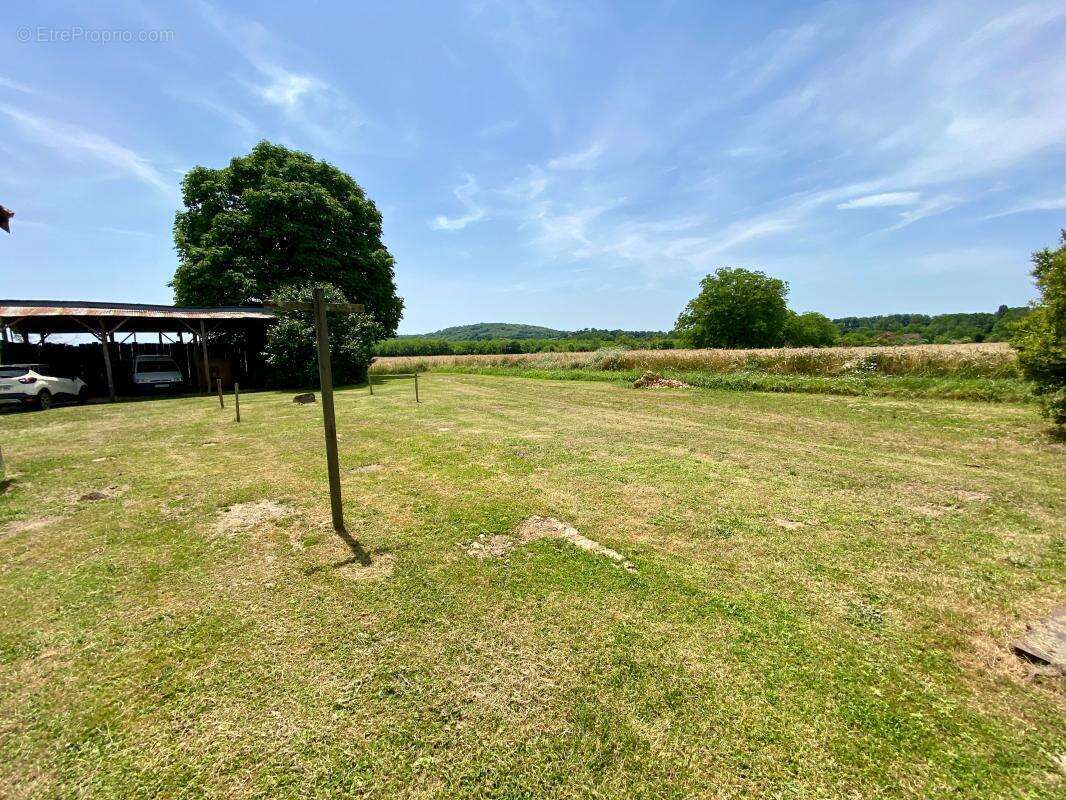 Maison à SAINT-CHAMASSY