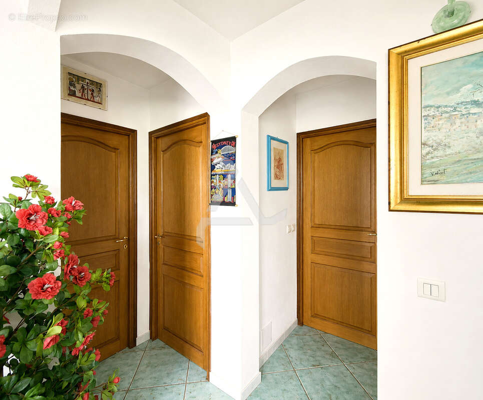 Villa méditéranéenne t8 comprenant 2 appartements située dans un secteur privilégié avec vue sur le golfe - photo 11