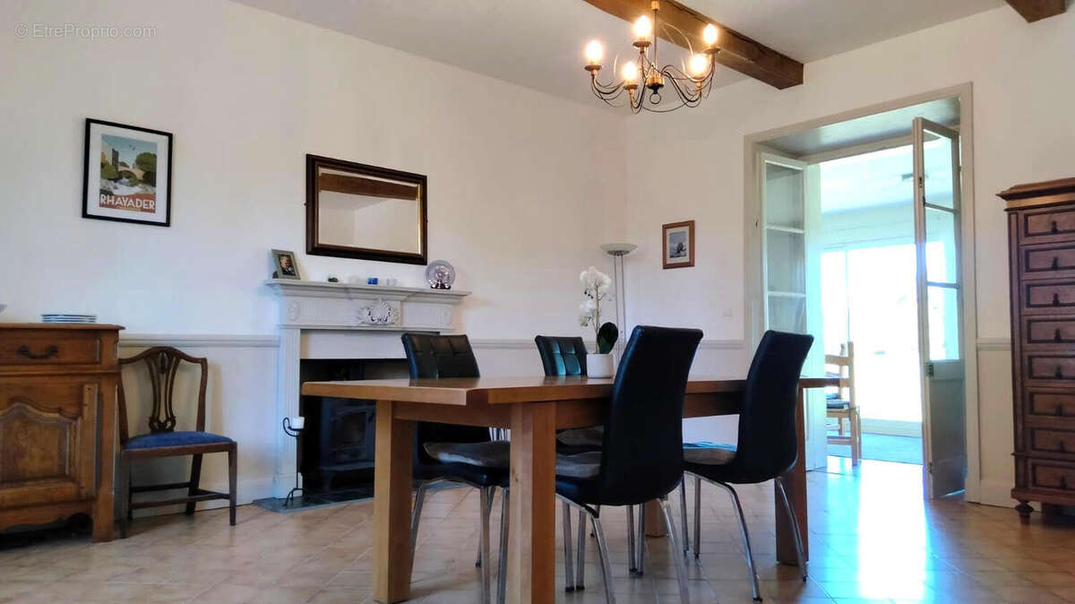 SALLE A MANGER - Maison à PRESSAC