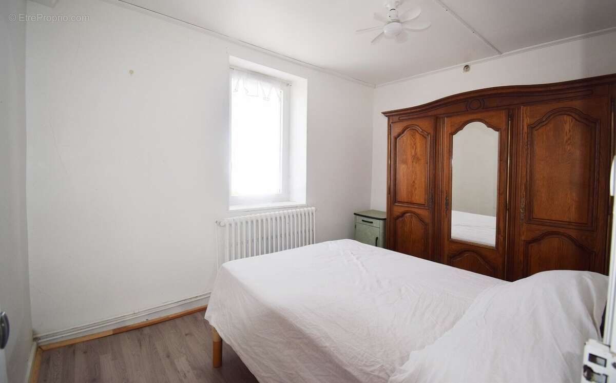 A vendre - Maison d'environ 110 m² - LE MAYET-DE-MONTAGNE - photo 11