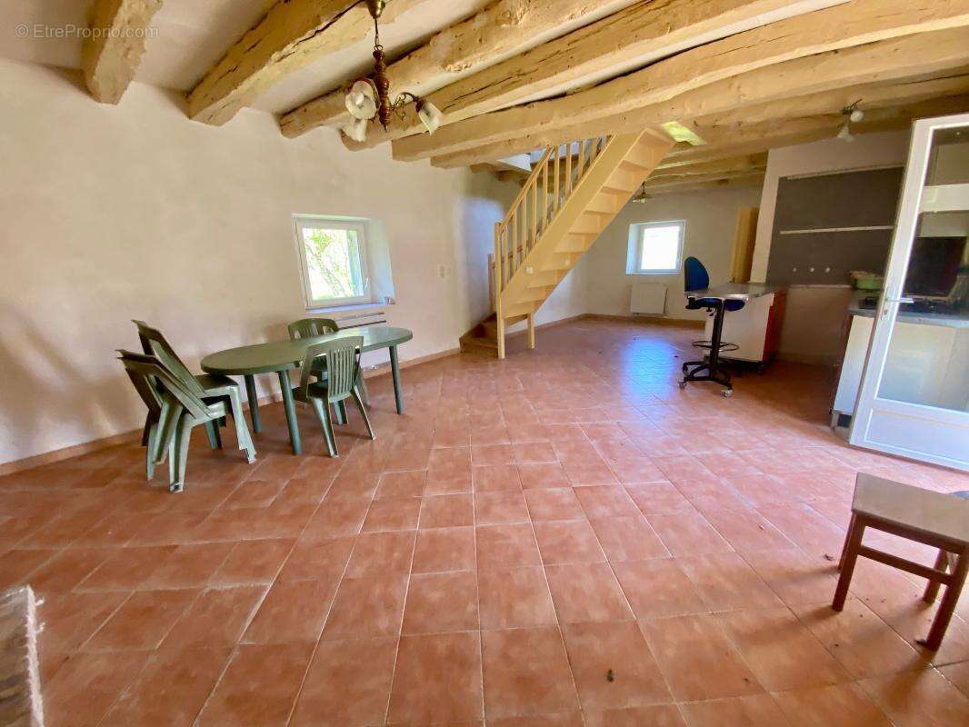 Maison à SAINT-FELIX-DE-REILLAC-ET-MORTEMART