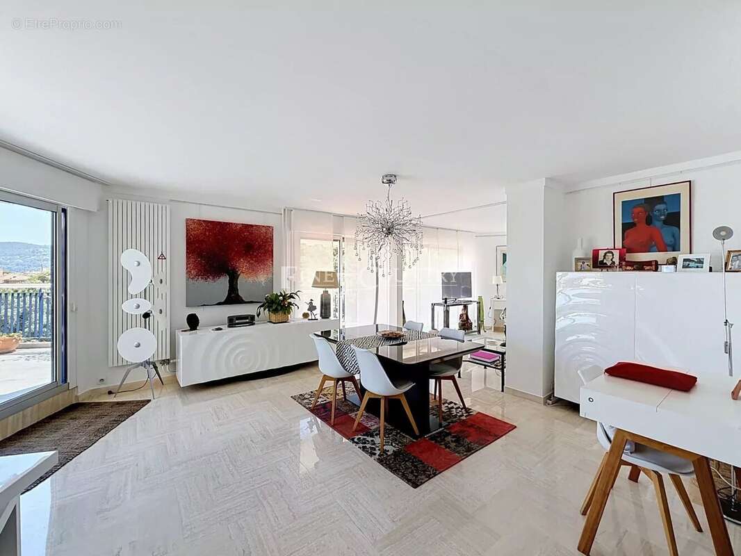 Appartement à MANDELIEU-LA-NAPOULE