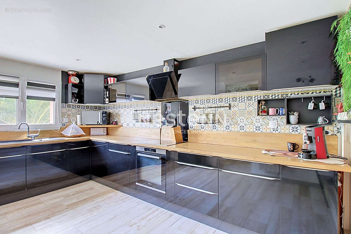 A VENDRE - Maison Le Luc 4 pièces 107 m2  - Terrain de 449m2 - photo 3