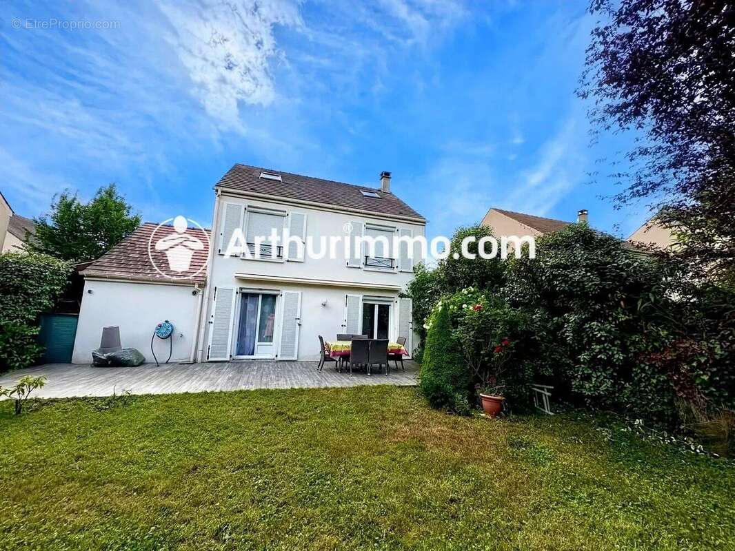 Maison à SAVIGNY-LE-TEMPLE