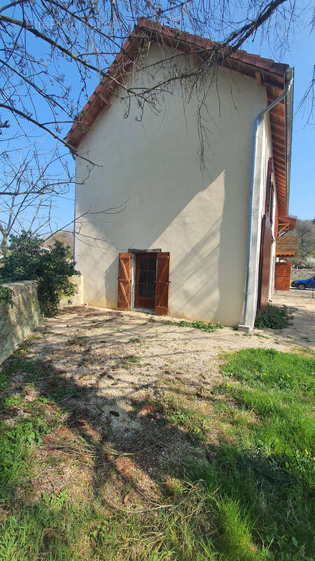 Maison à LEYRIEU