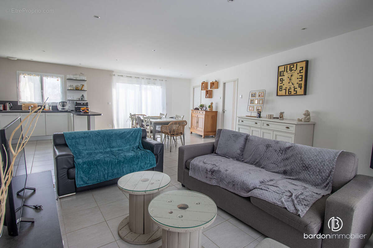 Maison à CHATEAUNEUF