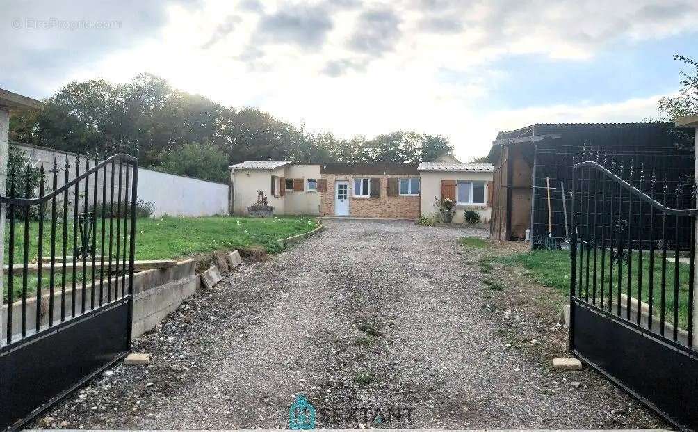 Maison à LA HARENGERE