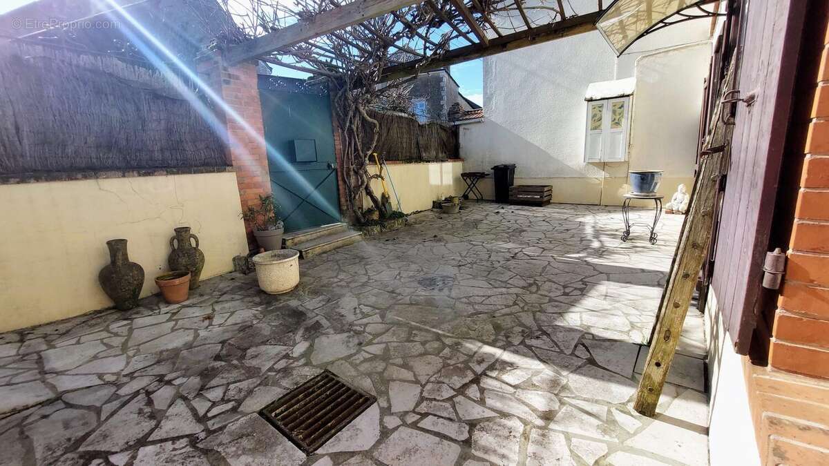 Maison à TAVERS