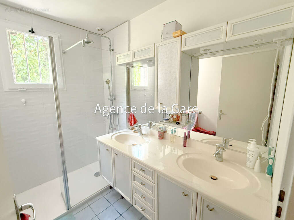 Maison à SARTROUVILLE