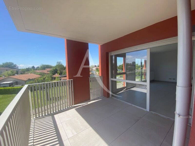 Appartement à PERONNAS