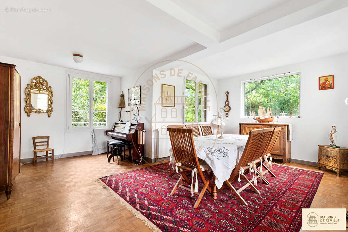 Maison à LA CELLE-SAINT-CLOUD