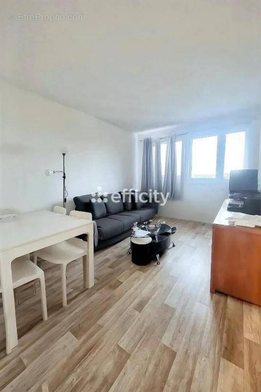 Appartement à VILLENEUVE-LA-GARENNE