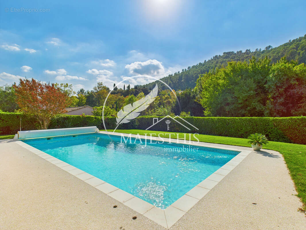 Maison à SOLLIES-TOUCAS