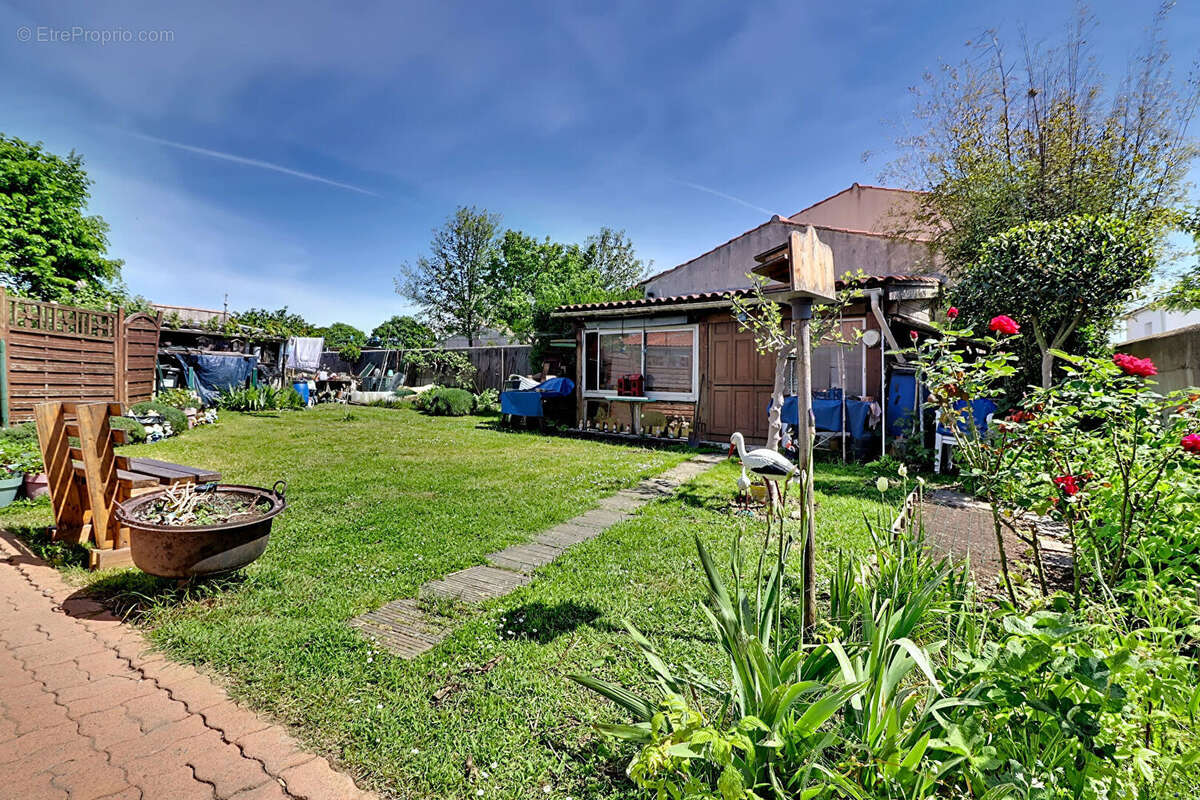 Maison familiale avec jardin 5 chambres - Plain-pied - Sainte-Soulle - photo 18