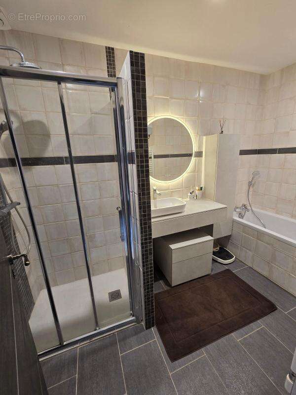 Appartement à L'ARBRESLE