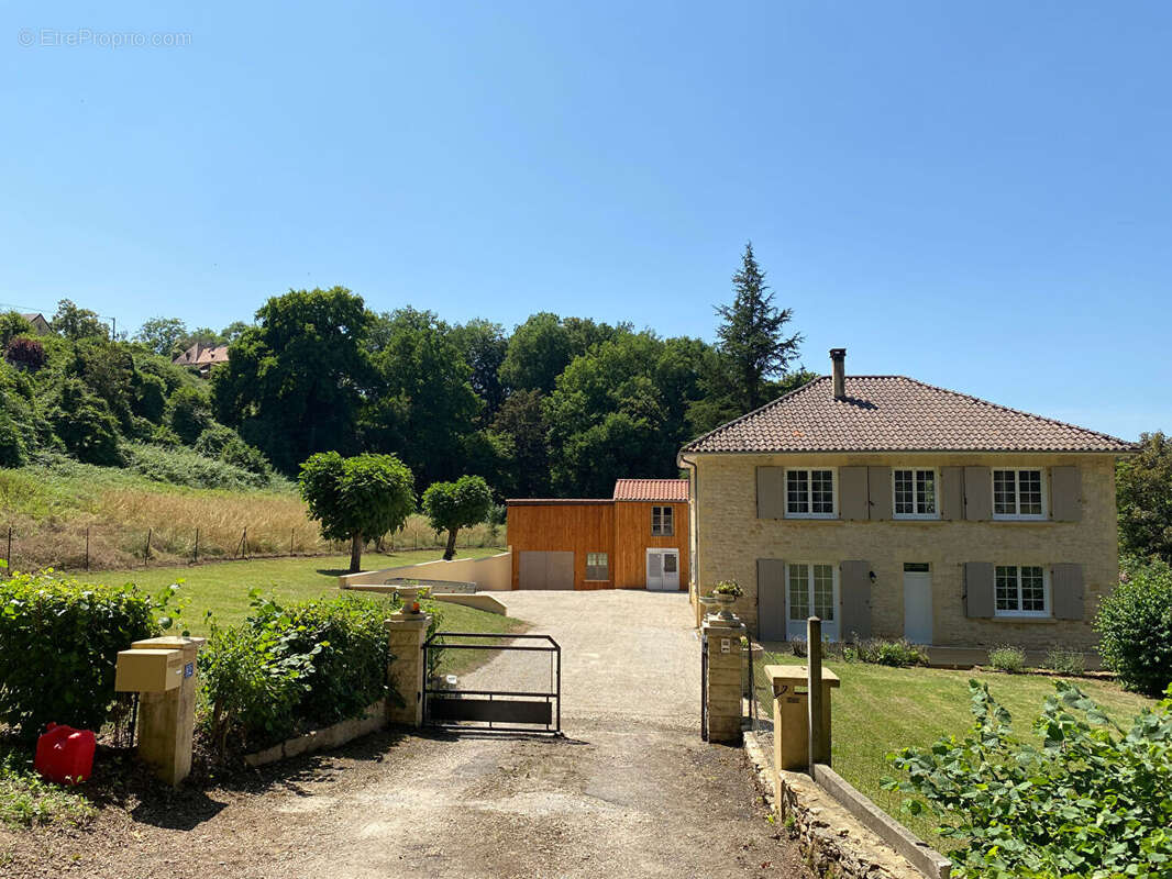 Maison à CARSAC-AILLAC