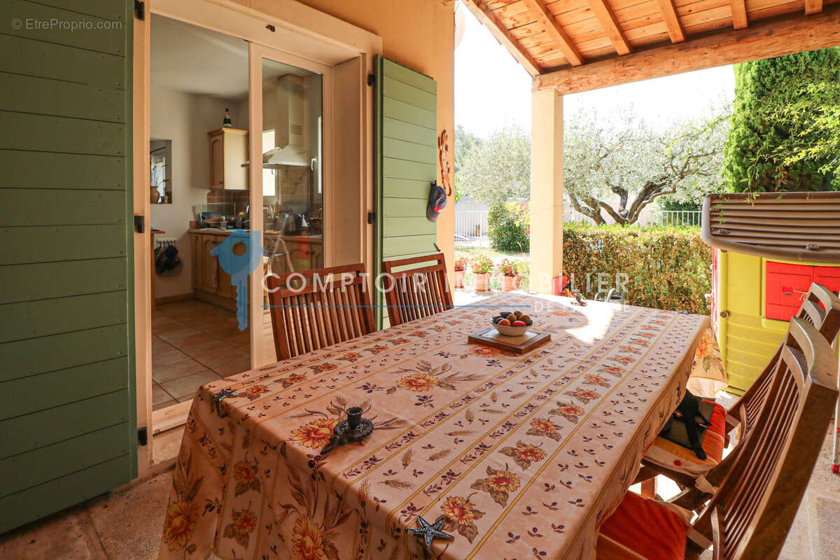 ENTRE UZES, NIMES ET AVIGNON : Villa récente P4 avec piscine et jardin - photo 16