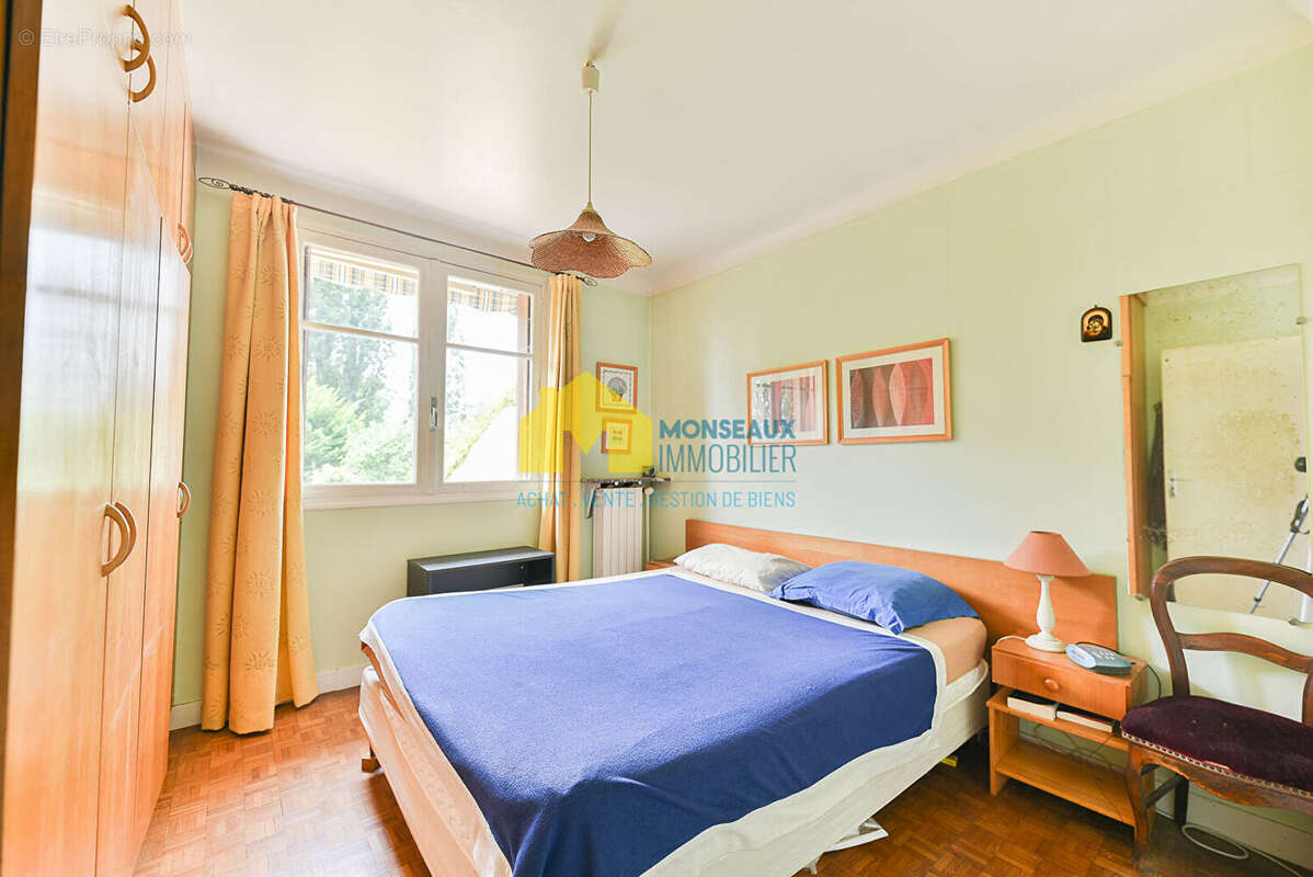 Maison à SAINTE-GENEVIEVE-DES-BOIS