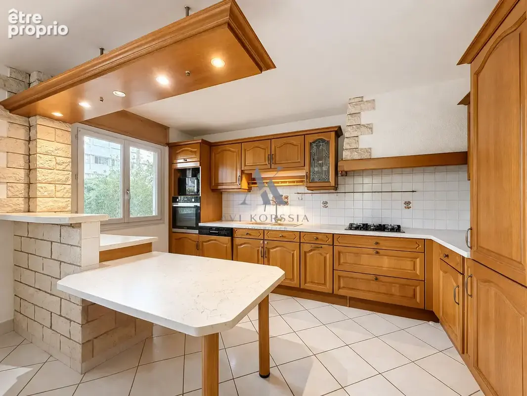 Villeurbanne   Appartement T3 71 m2 avec potentiel T4, parking et cave - photo 3