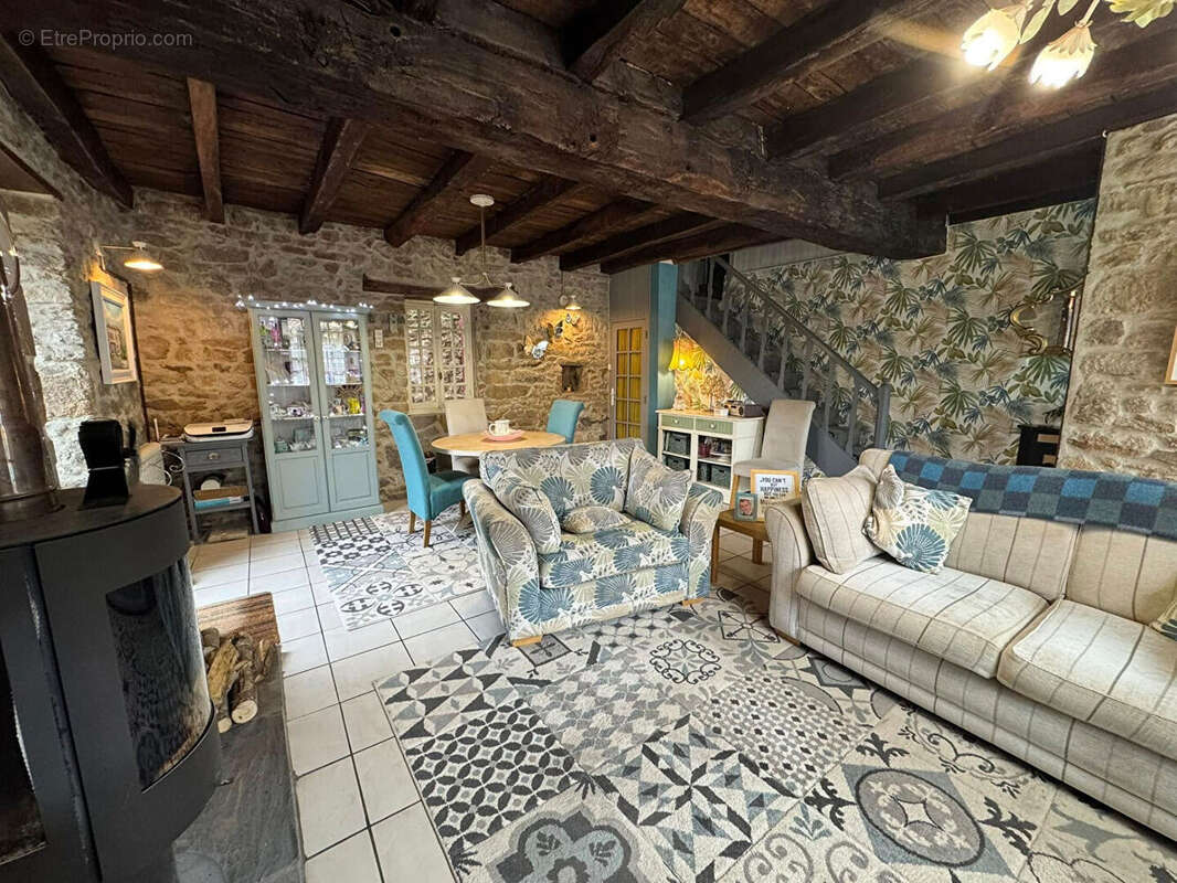 Maison à CHATEAUPONSAC