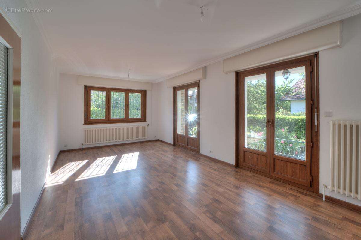Appartement à BELLEGARDE-SUR-VALSERINE