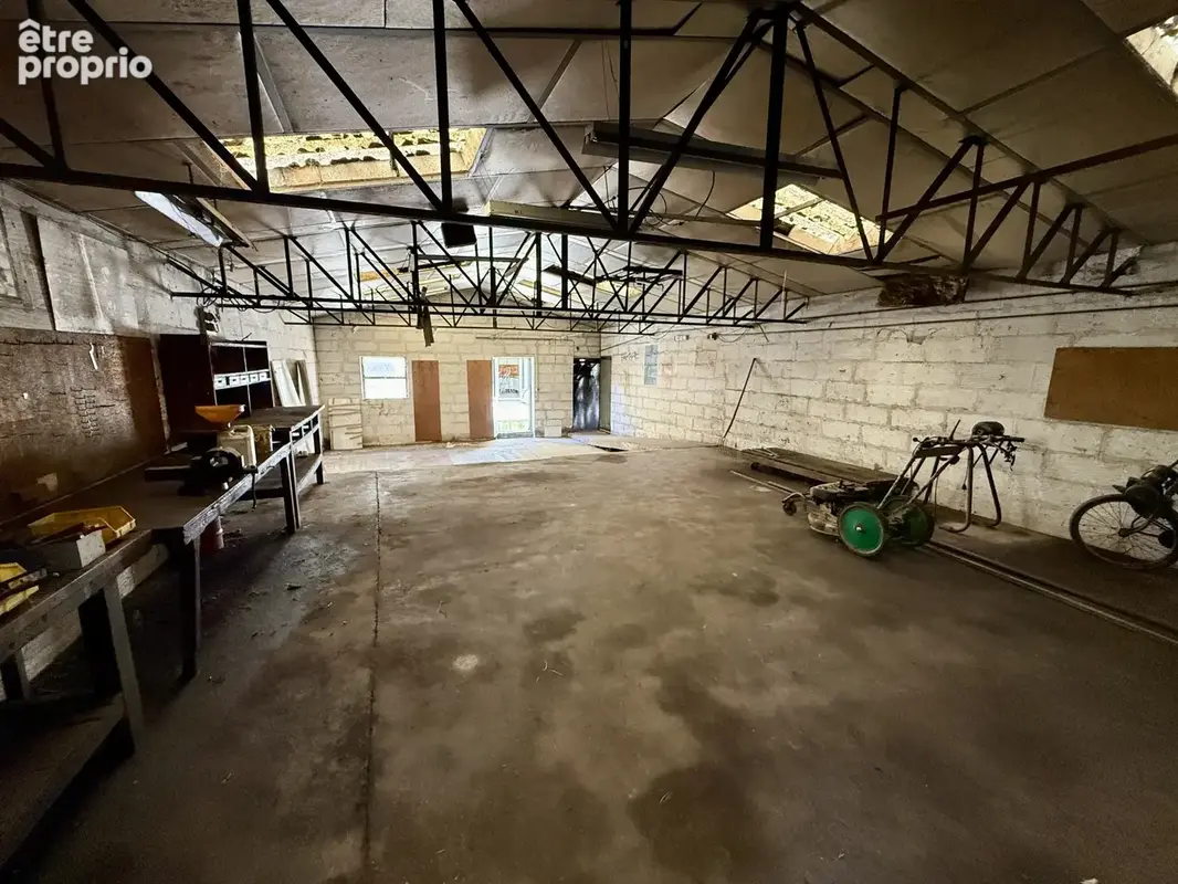 Local Commercial + Appartement T5 sur un terrain de 1615 m2 - photo 10
