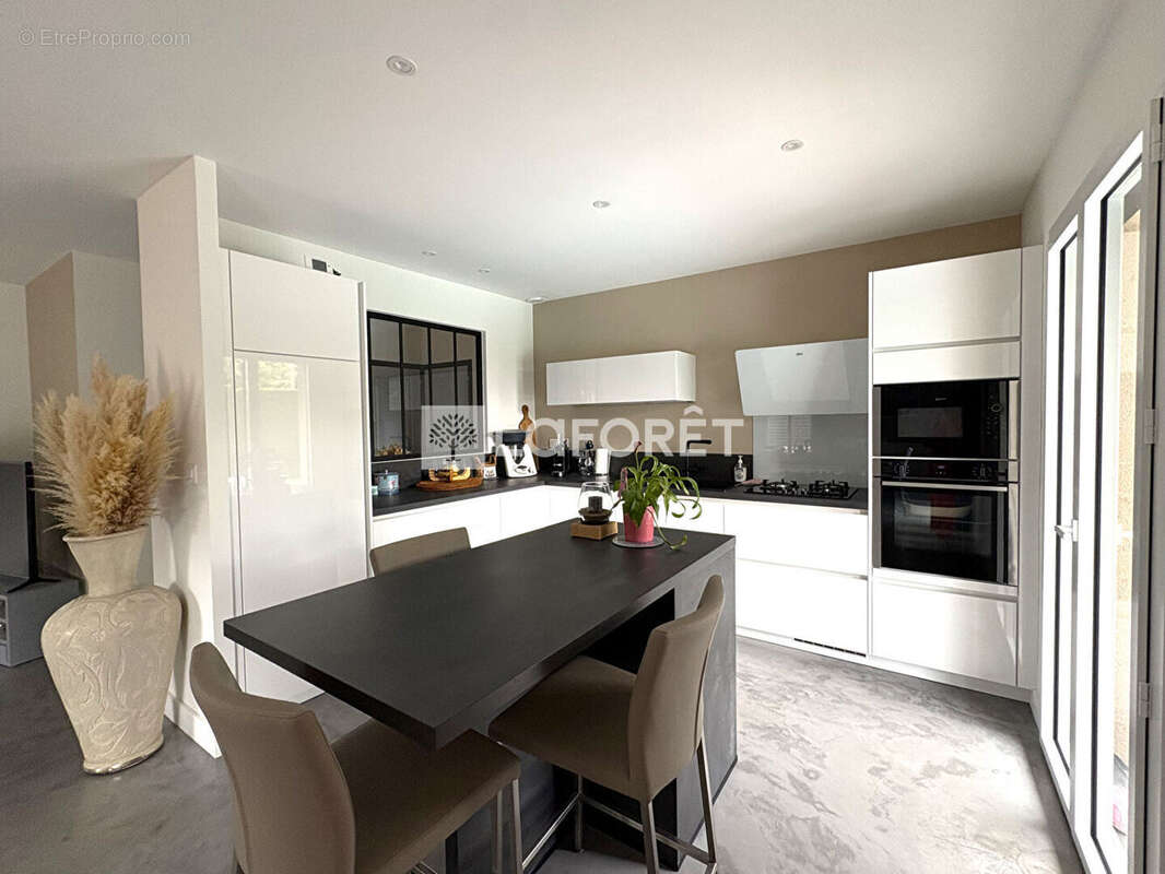 Maison de 126 m², avec piscine à TALUYERS - photo 2
