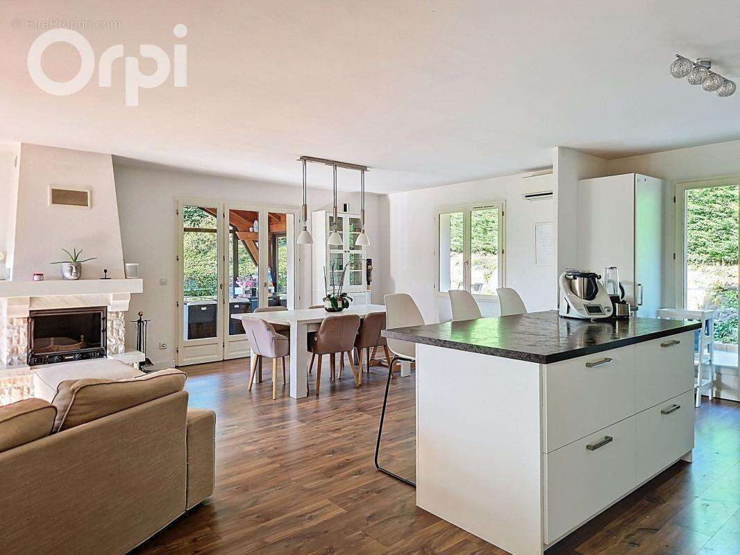 Maison à MONNETIER-MORNEX