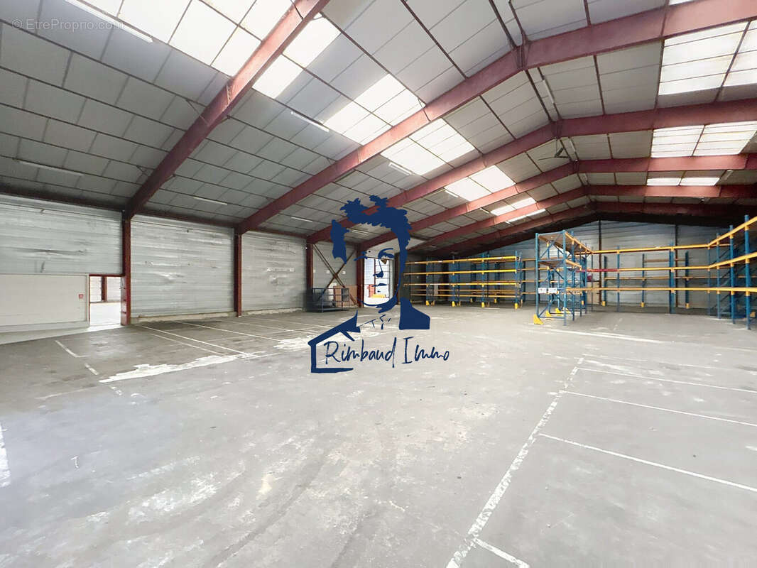 Commerce 2400 m² à Mouzon  - photo 4