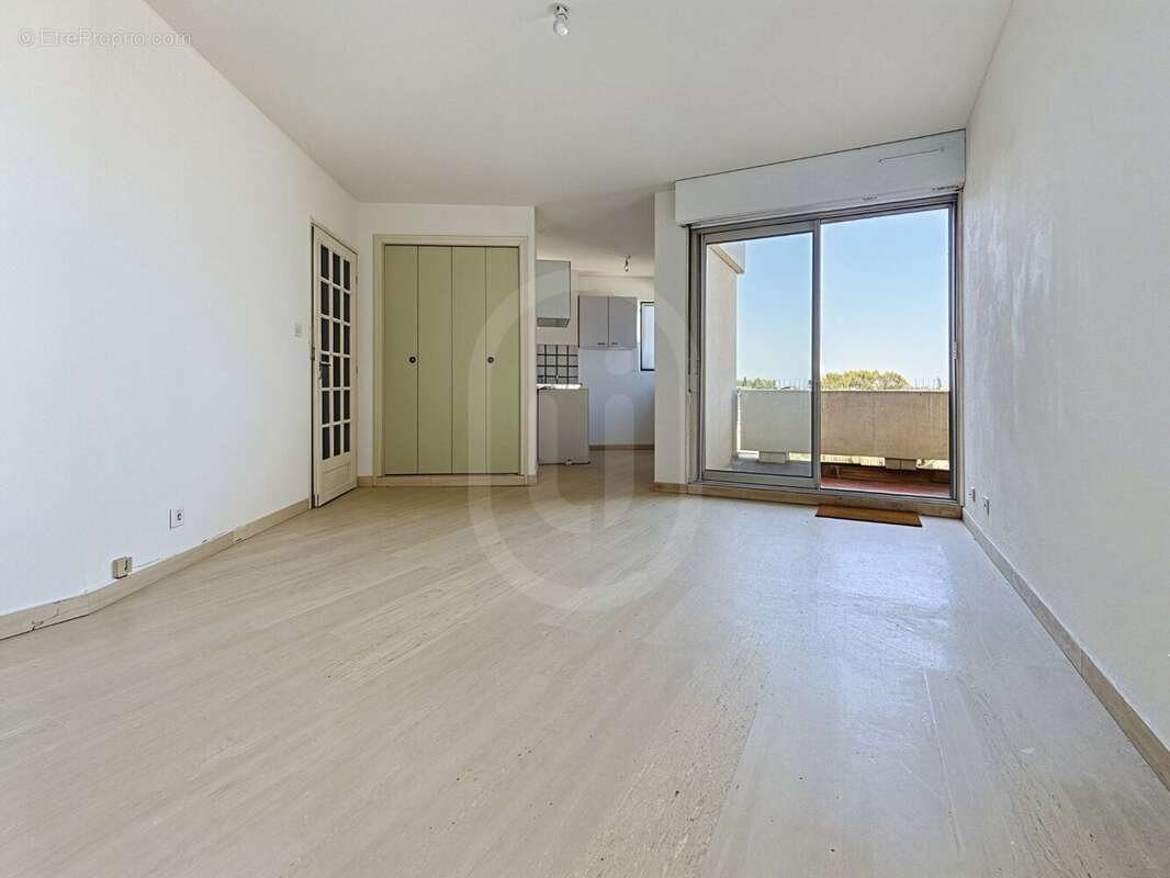 MONTPELLIER - HOPITAUX FACULTÉS - Beau Studio de 31 m² en dernier étage - photo 2