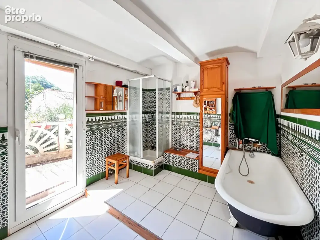 Vaste maison de Maître avec cour abritée au centre du charmant village de St Just - photo 8