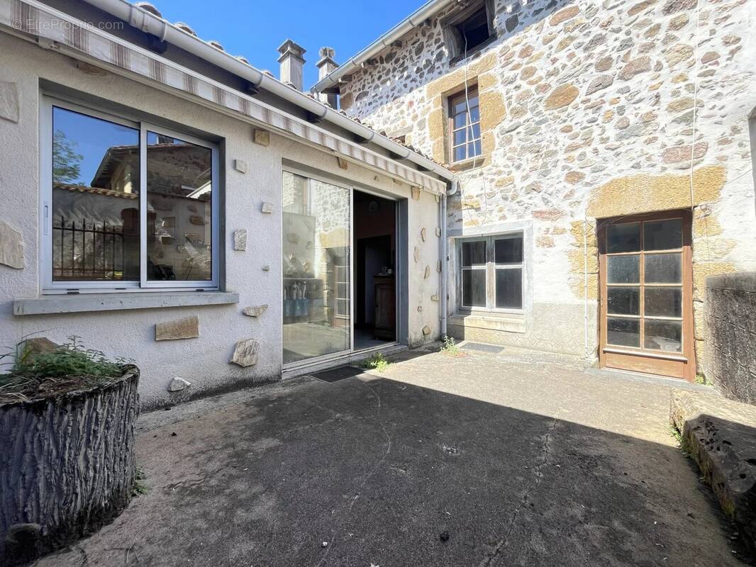 Maison à AVAILLES-LIMOUZINE