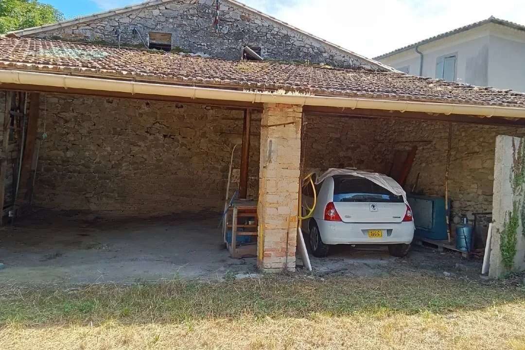 Entrepot avec garage et remises ! - photo 10