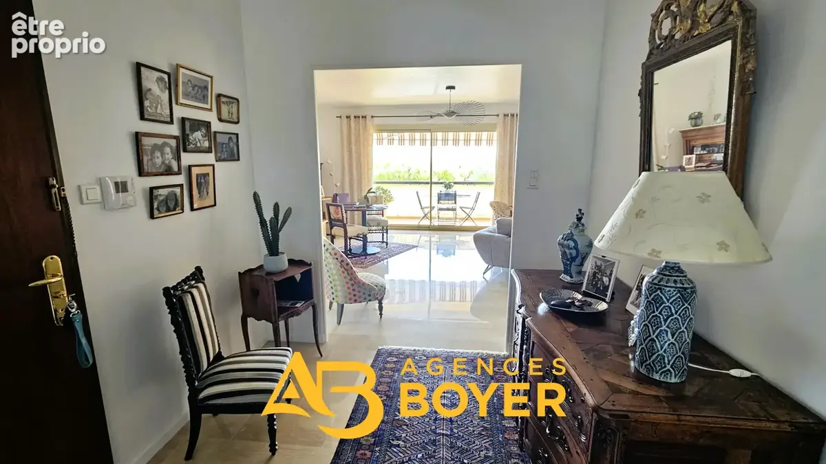 Appartement T4/5 Au coeur du village de BANDOL dans résidence sécurisée avec ascenseur. - photo 2