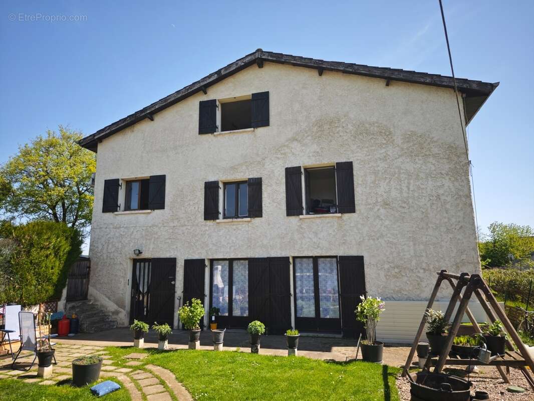 Maison de caractère 221 m²  Possibilité 2 logements indépendants  Lavangeot (39700) - photo 2
