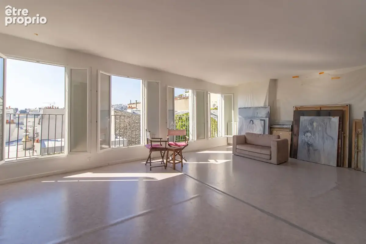 Paris 18eme - montmartre - rue tholoze - dernier etage ! balconnet a toutes les fenetres ! - photo 5