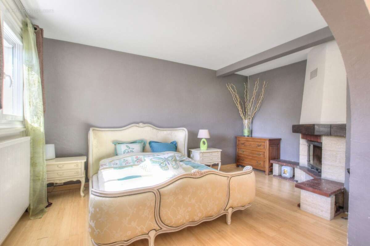 Maison à SAINT-GENIS-POUILLY