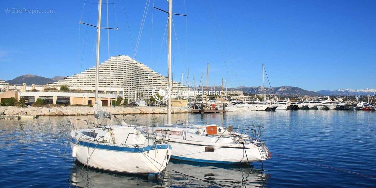 Commerce à VILLENEUVE-LOUBET